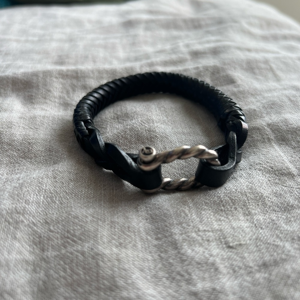 DAVID YURMAN
Black Leather Bracelet and Cable Clasp